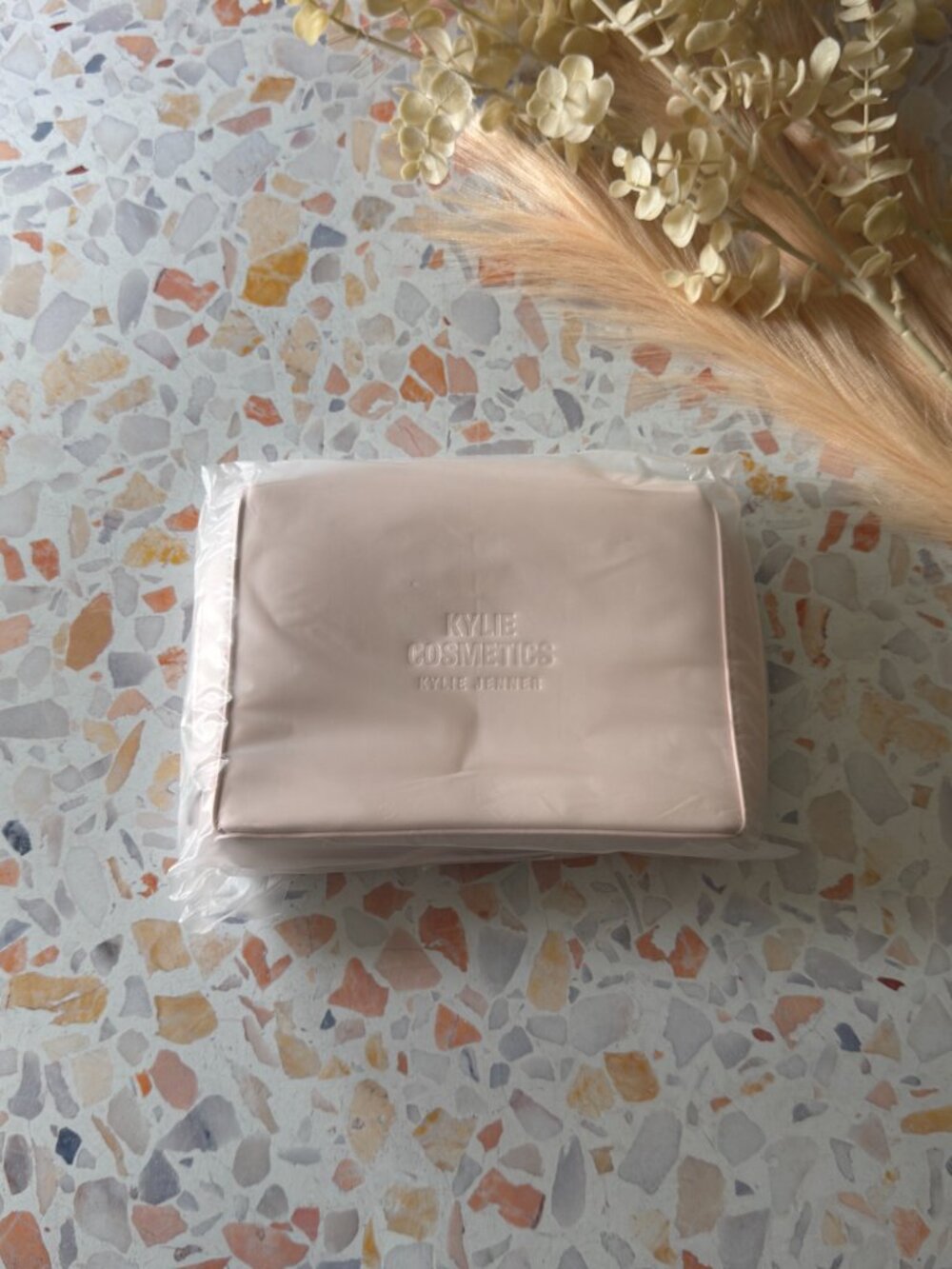 NWT | Kylie Cosmetics | Makeup Pouch | Blush Pink Patent - Picture 3 of 8
